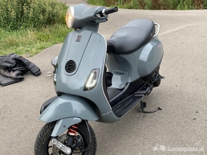 Vespa LX 50 grijs