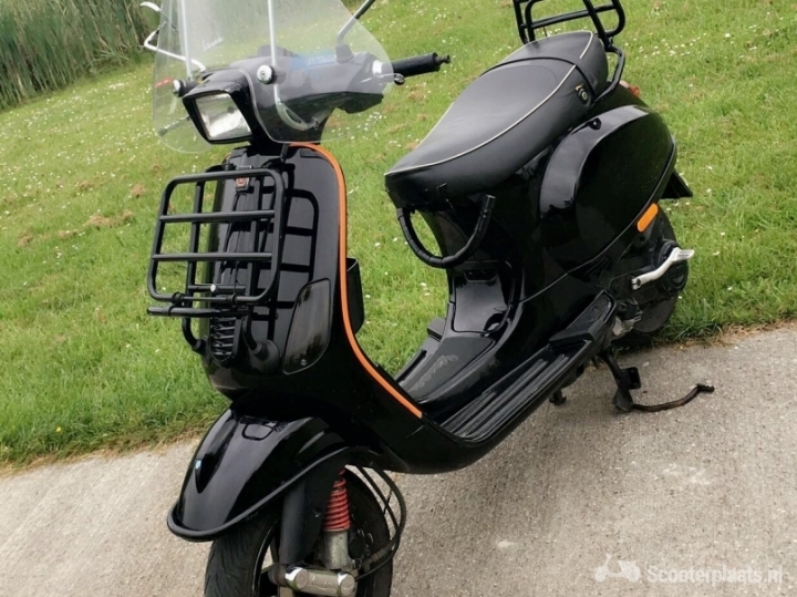 Vespa S zwart