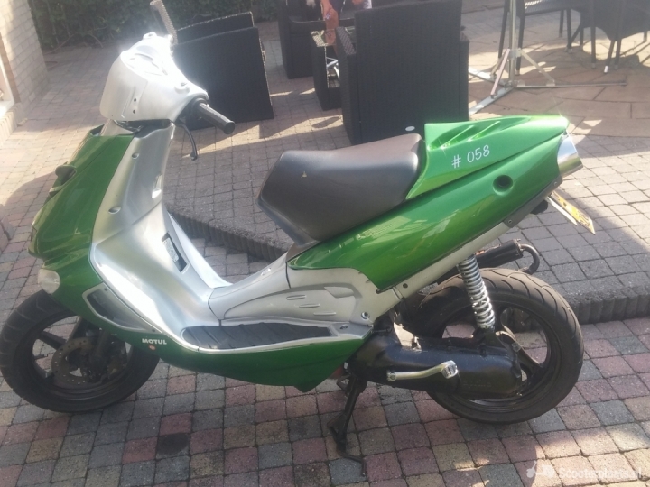 Aprilia SR Street groen