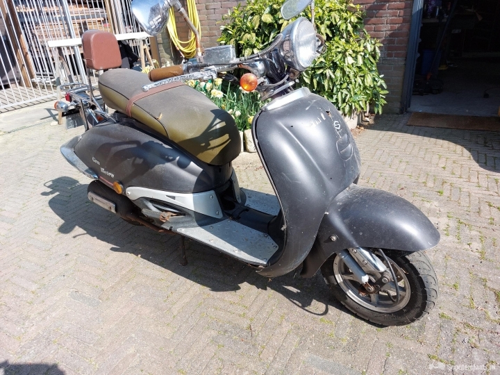 Retro scooter grijs