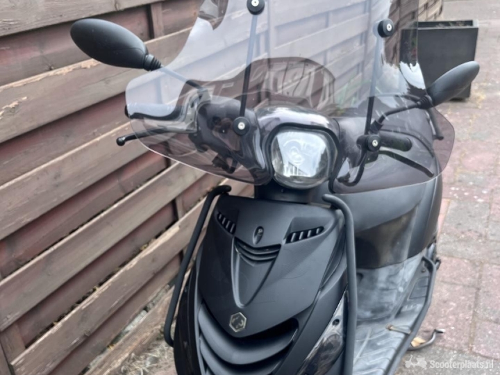 Piaggio Zip zwart