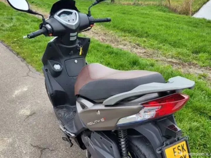 Kymco Agility bruin