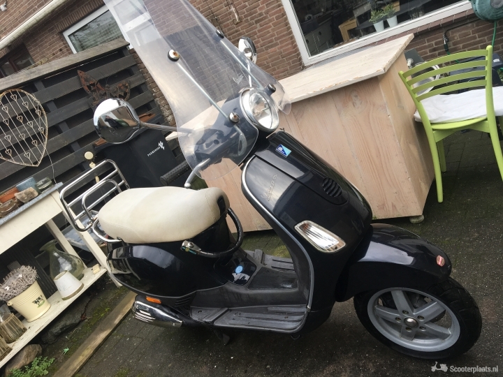 Vespa LX 50 zwart