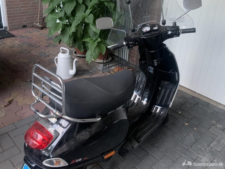 Vespa S zwart