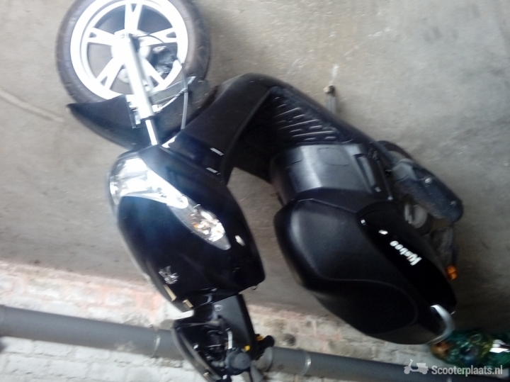 Peugeot Kisbee zwart