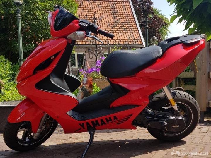 Yamaha Aerox R rood