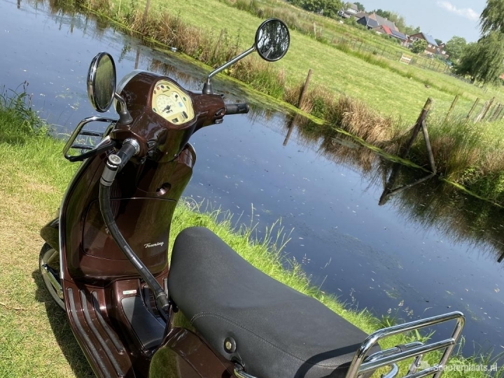 Vespa LX 50 Touring bruin