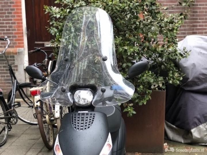 Piaggio Zip matzwart