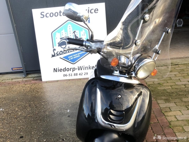 Retro scooter zwart