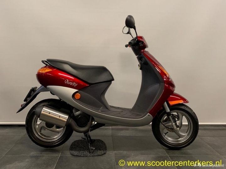 Peugeot Vivacity SNOR SCOOTER ZO GOED ALS NIEUW! L - Scooterplaats