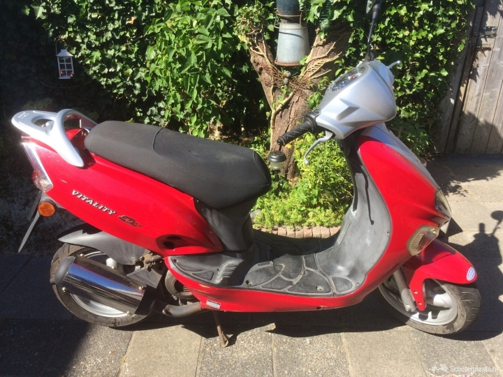 Kymco Vitality rood