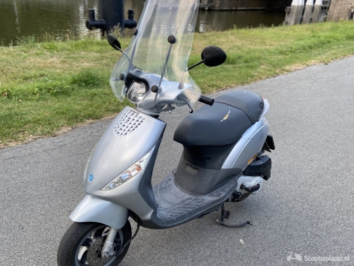 Piaggio Zip grijs