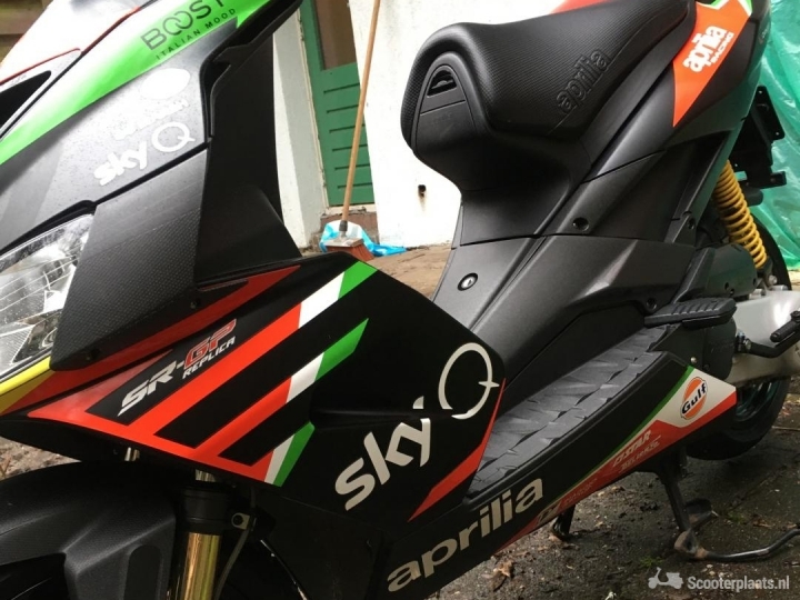 Aprilia SR Street matzwart