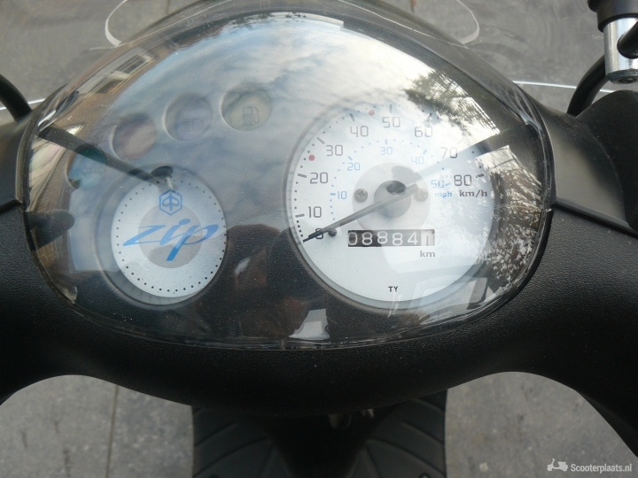 Piaggio Zip matzwart