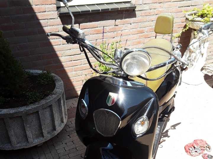 Retro scooter zwart