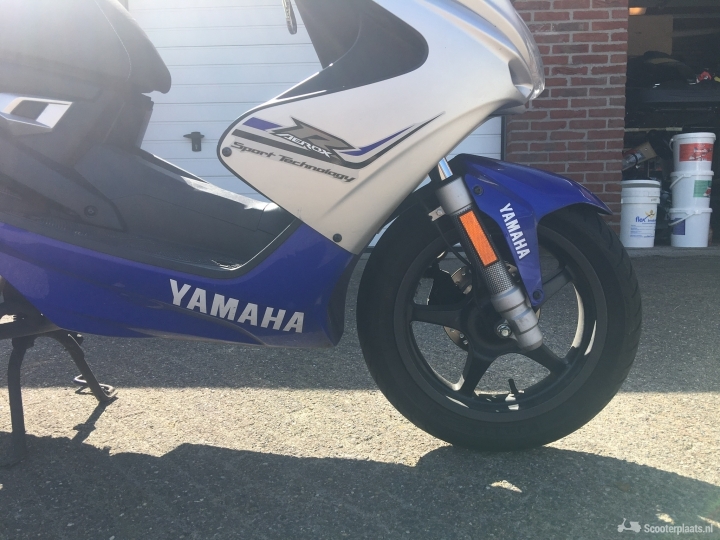 Yamaha Aerox R grijs