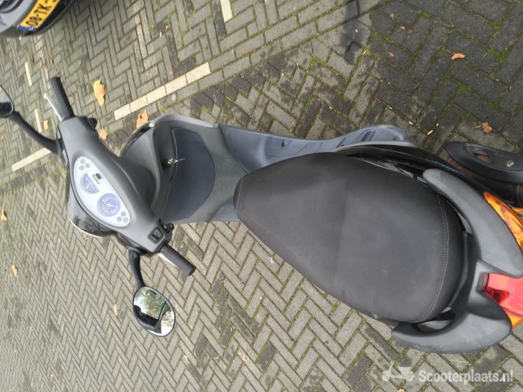 Piaggio Fly zwart