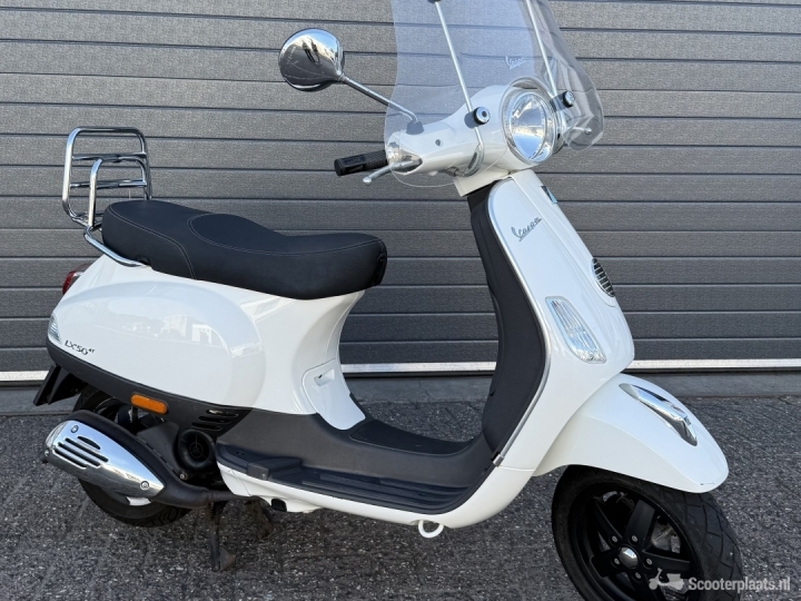 Vespa LX 50 wit
