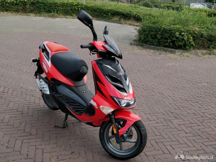 Aprilia SR 50 rood