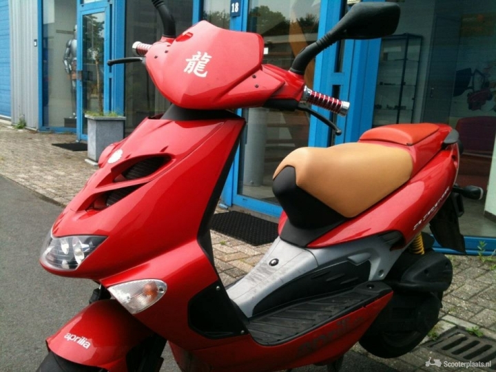 Aprilia SR 50 rood