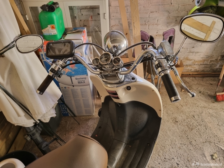 Retro scooter wit
