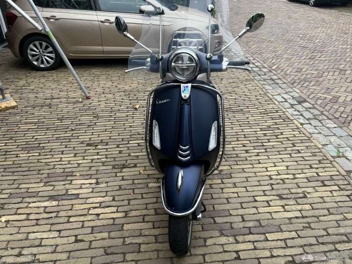 Vespa Primavera blauw