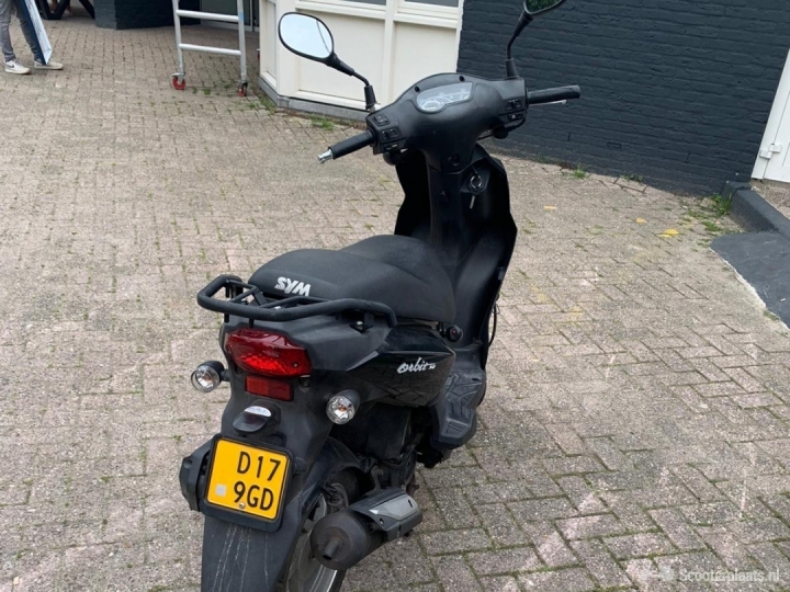 Sym Orbit zwart