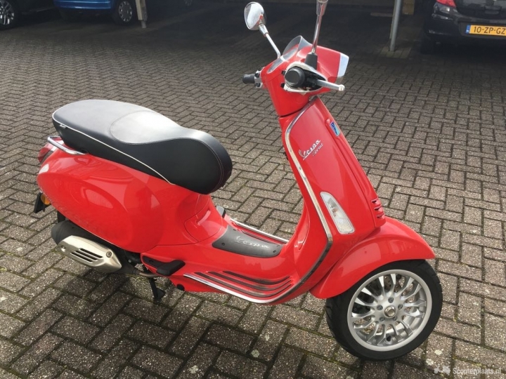 Vespa Si rood