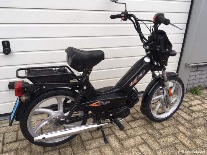 Tomos Quadro zwart