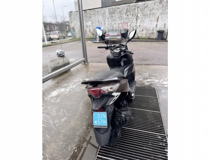 Sym Jet bruin