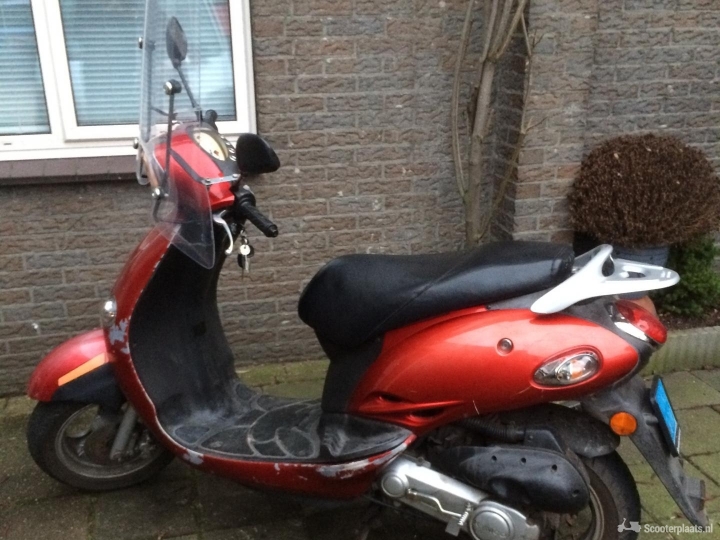 Kymco Yup rood