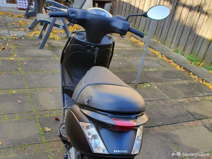 Piaggio Zip zwart