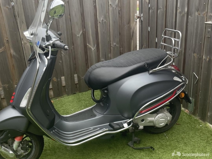 Vespa Sprint S grijs