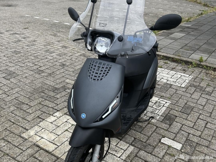 Piaggio Zip grijs