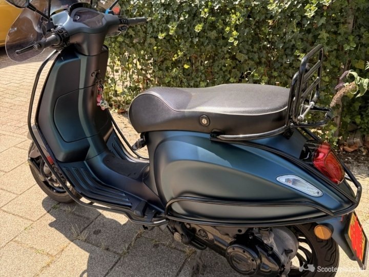 Vespa Sprint groen