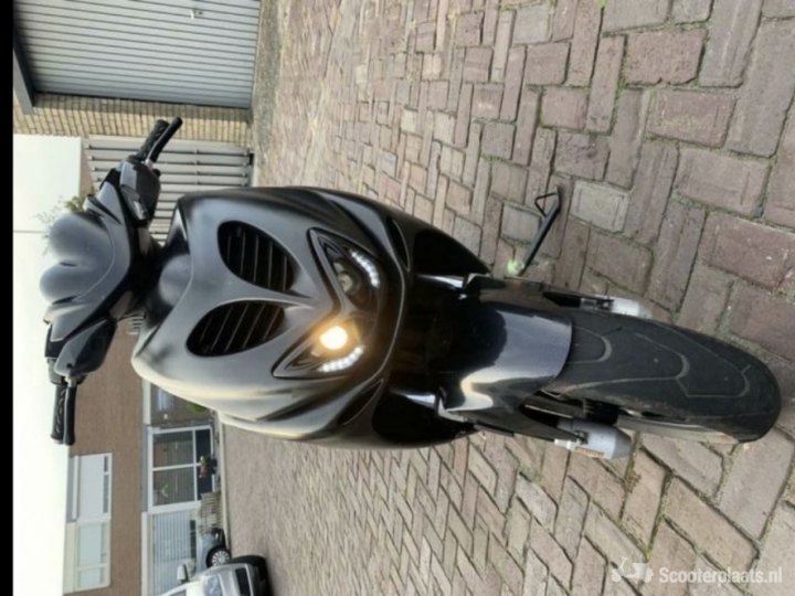 Yamaha Aerox zwart