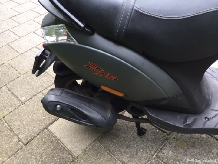 Piaggio Zip zwart