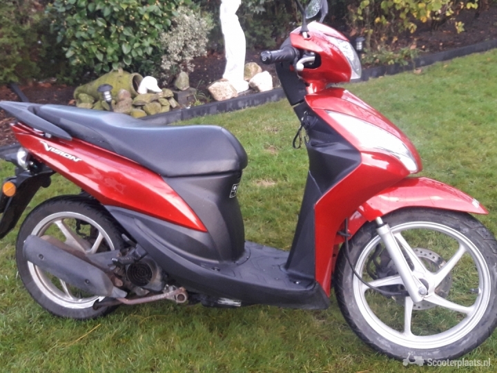 Honda Vision rood