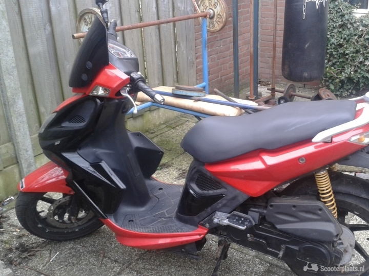 Kymco Super8 rood