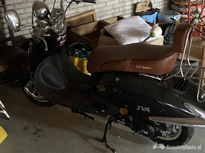 Retro scooter zwart