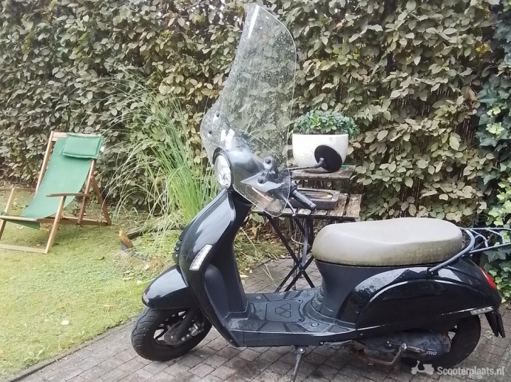 Retro scooter zwart