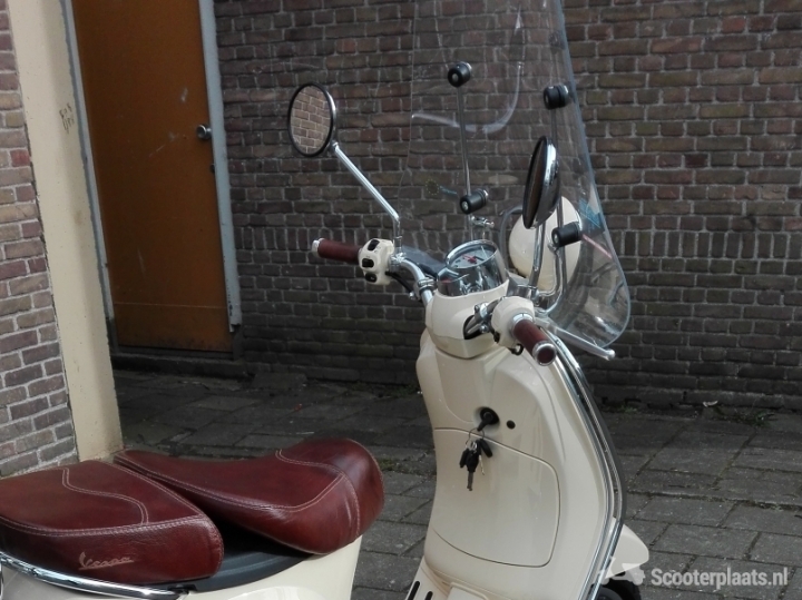 Vespa LXV beige