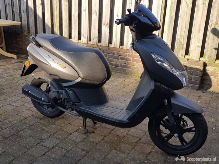 Peugeot Kisbee matzwart