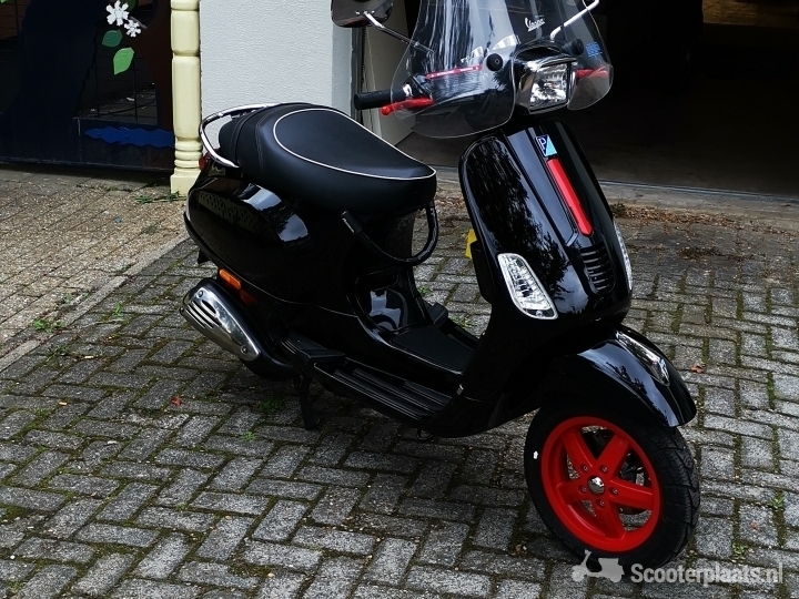 Vespa S zwart