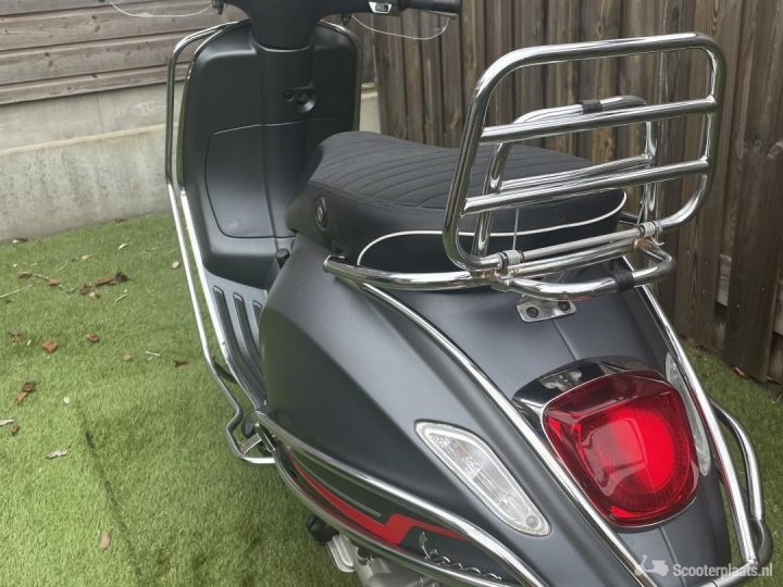 Vespa Sprint S grijs