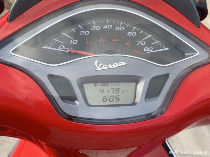 Vespa Sprint S rood