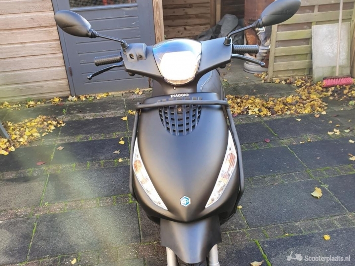 Piaggio Zip zwart