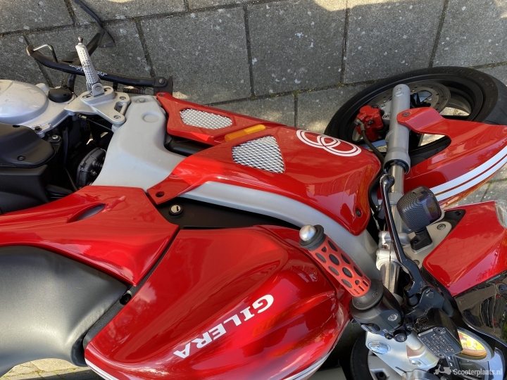 Gilera DNA rood