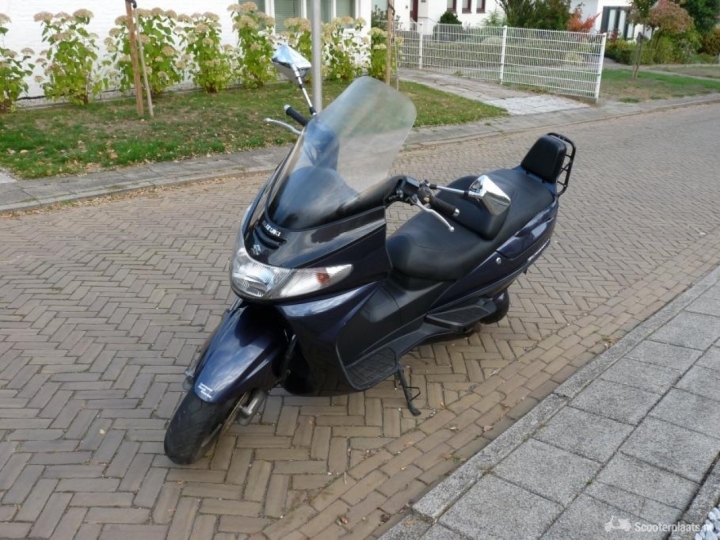 Suzuki Burgman blauw