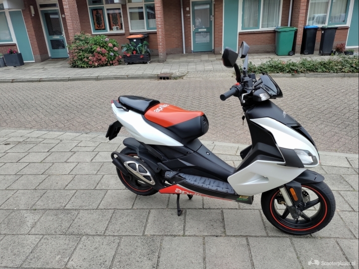 Aprilia SR 50 wit